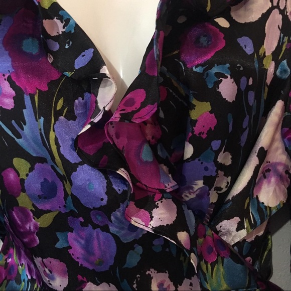 SOLD!FLORAL WRAP BLOUSE XL - Picture 4 of 7